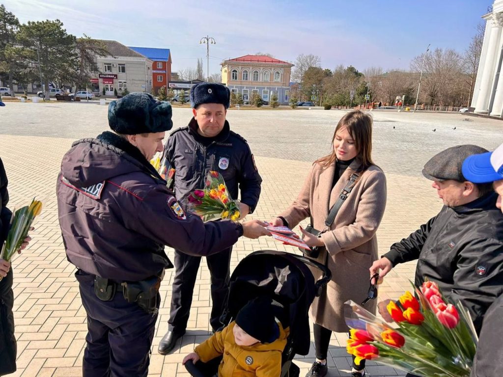 Традиционные праздничные акции «8 Марта в каждый дом» и «Цветы для  автоледи» прошли в Темрюке | 08.03.2024 | Темрюк - БезФормата